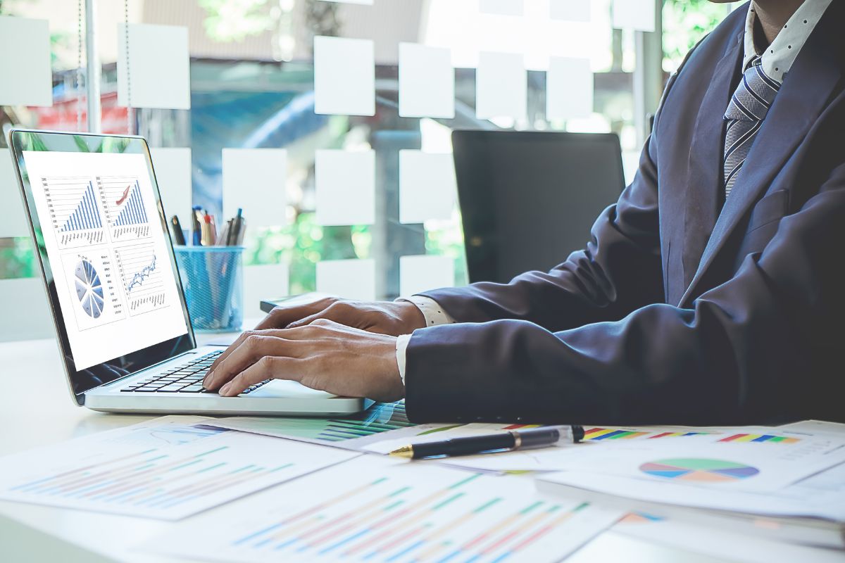 All Types of SaaS Resellers (How to Choose the Right Model) 